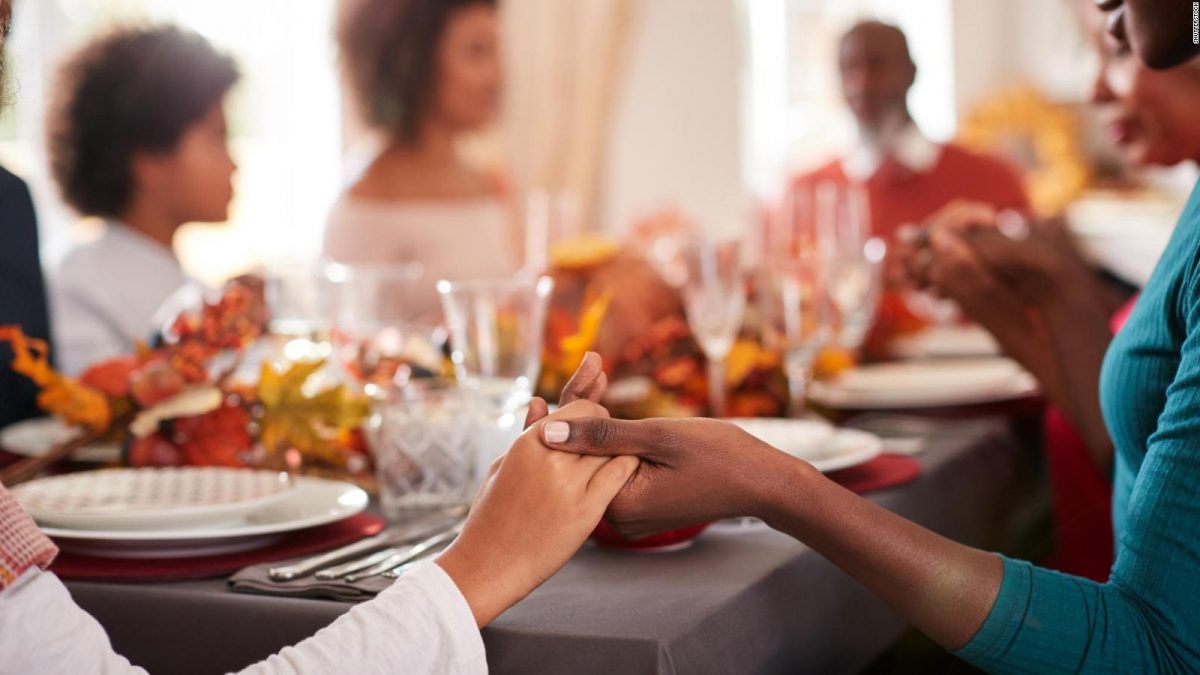 College students facing big decision for Thanksgiving holiday