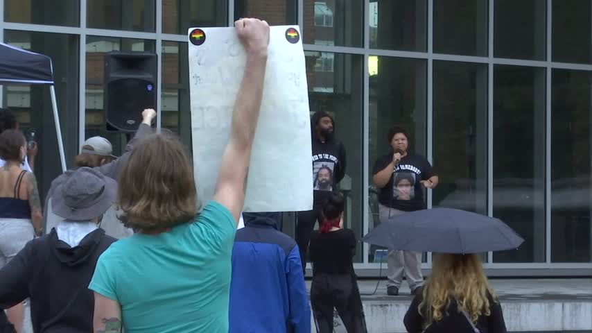Protestors in Chattanooga react to grand jury’s decision in case of Breonna Taylor