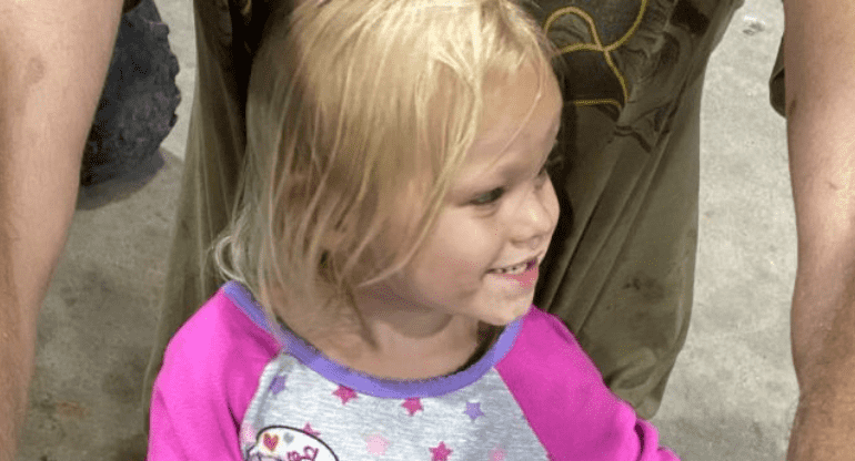2-year-old girl dies in “freak accident” after plate pops off a truck and hits her in her head