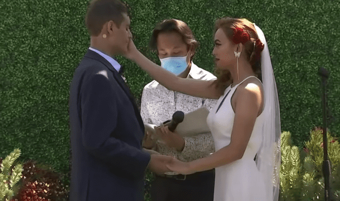 Dying man marries his high school sweetheart after being told he has only weeks left to live