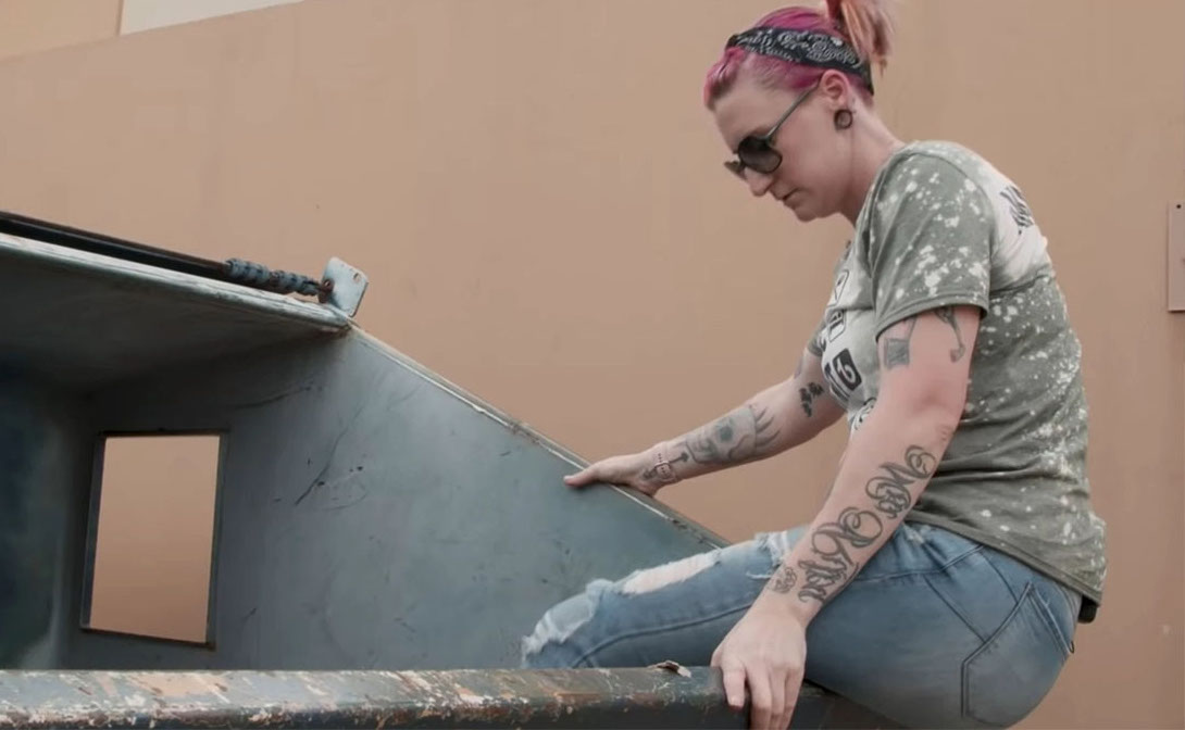 Mom of 4 children gives up full-time job to become dumpster diver and makes more than $1,000 a week