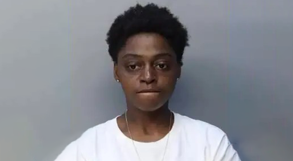 “She was protecting herself, I don’t blame her”, Restaurant worker fired 5 shots at a customer because he was making faces at her and threw mayonnaise in her face