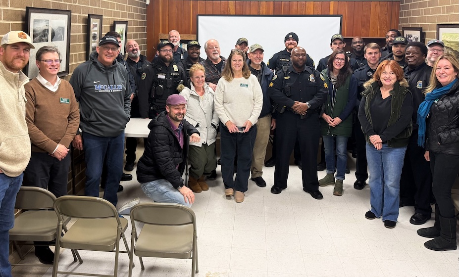 Chattanooga police officers connect with community through front porch lineup