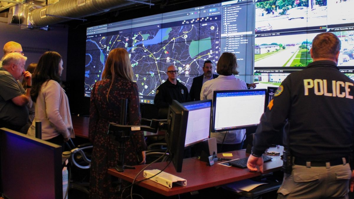Chattanooga police host Leadership Chattanooga tour of Real Time Intelligence Center