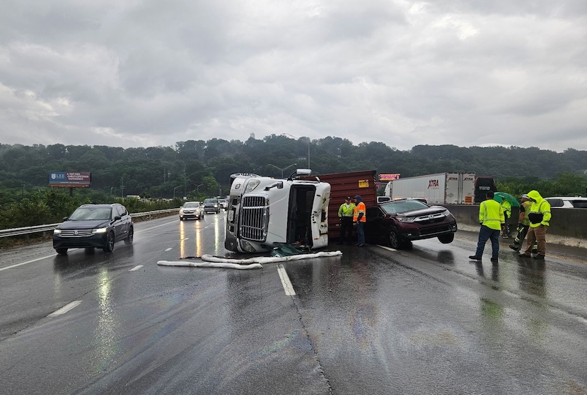 Traffic delays on interstate 24 westbound after crash at ridge cut